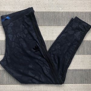 Adidas Navy Camo Leggings! 💙